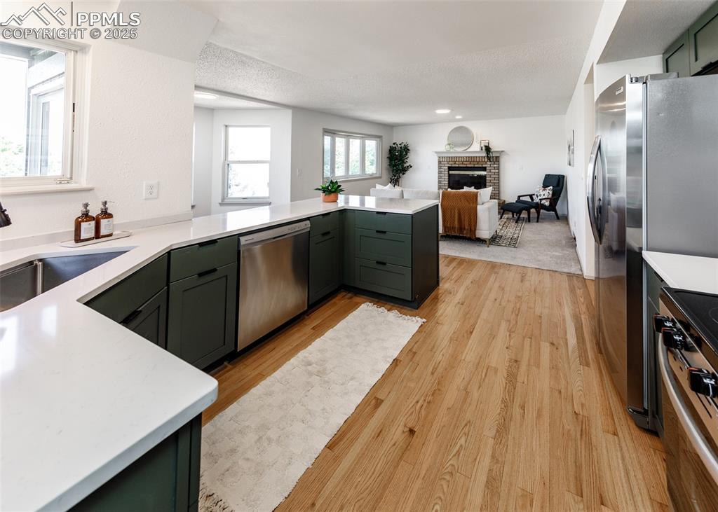 Image 11 of 50: Kitchen