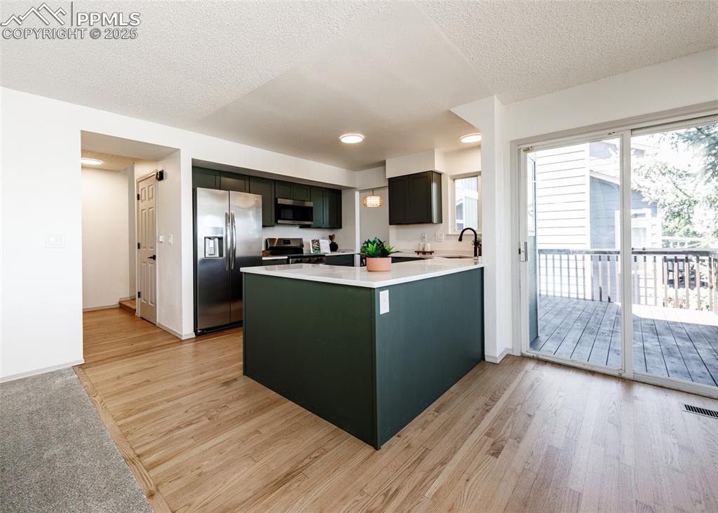 Image 9 of 50: Kitchen