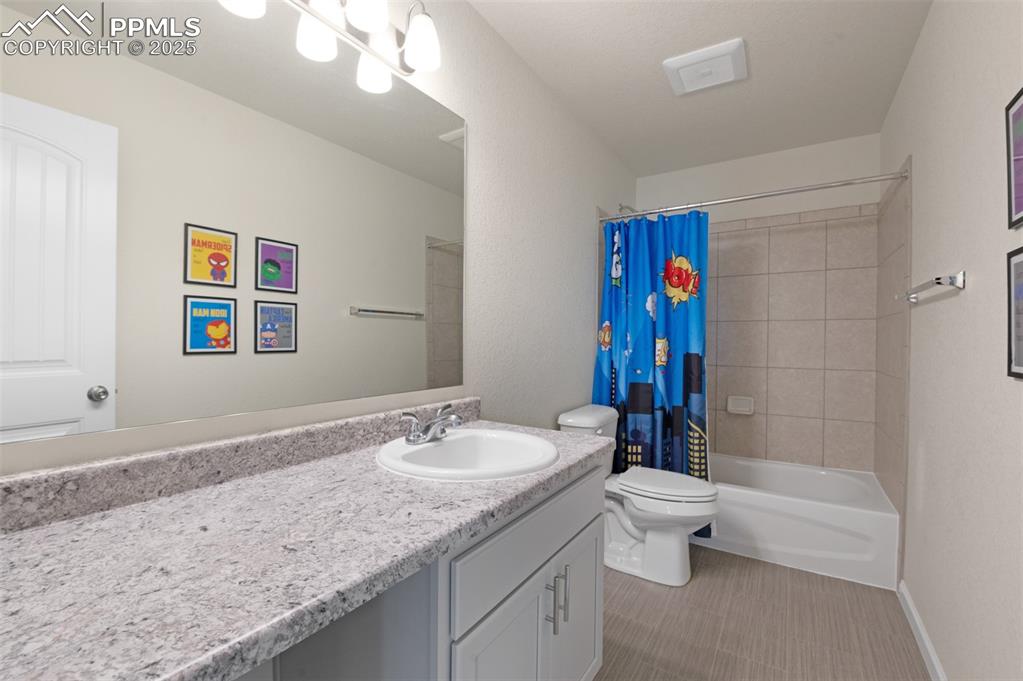 Image 15 of 21: Bathroom