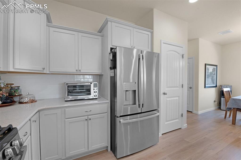 Image 6 of 21: Kitchen