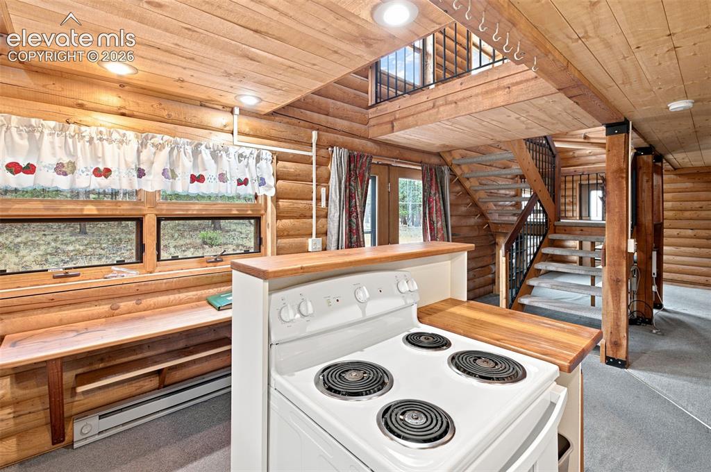 Image 10 of 45: Kitchen