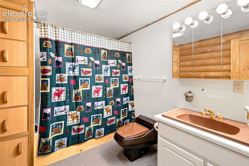 Image 12 of 45: Bathroom