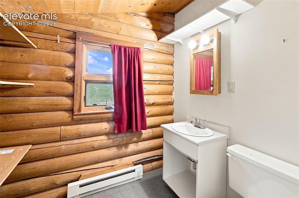 Image 18 of 45: Bathroom