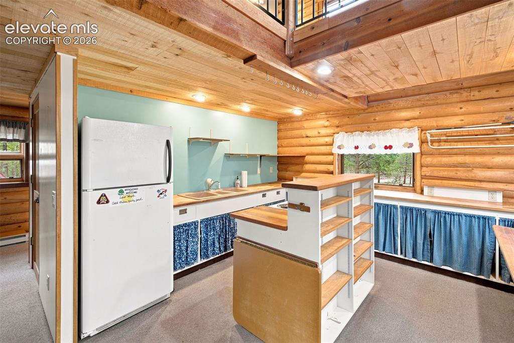 Image 9 of 45: Kitchen