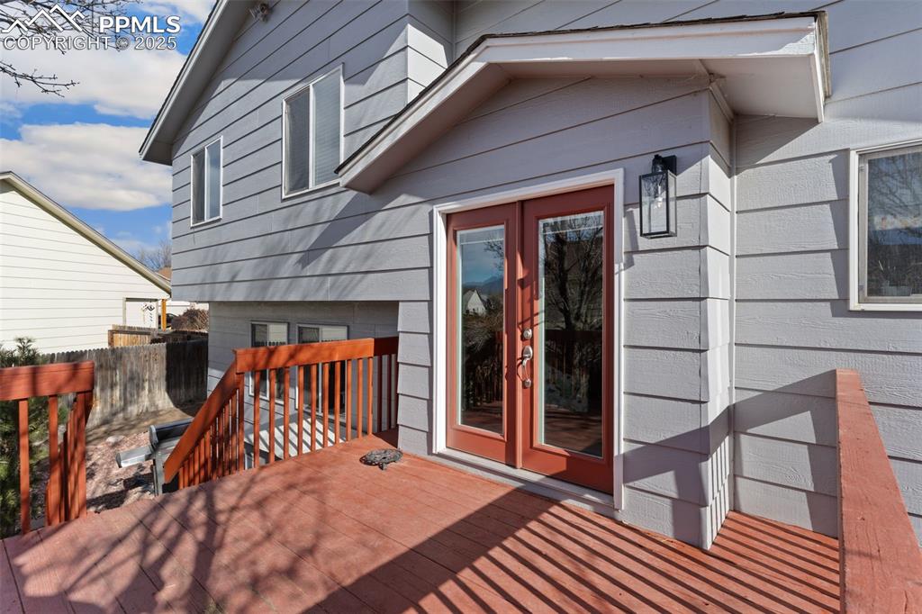 Image 25 of 28: Room 12 x 11 Wood Deck