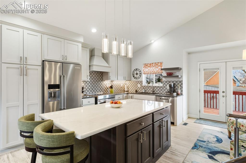 Image 4 of 28: Beautifully Updated Kitchen!