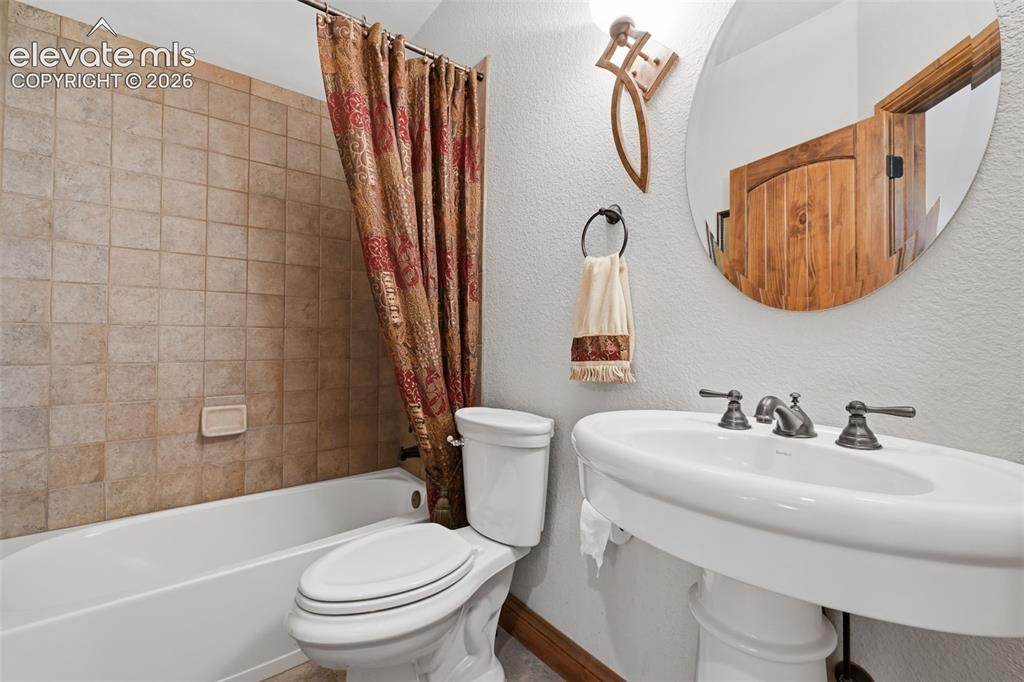 Image 12 of 50: Bathroom