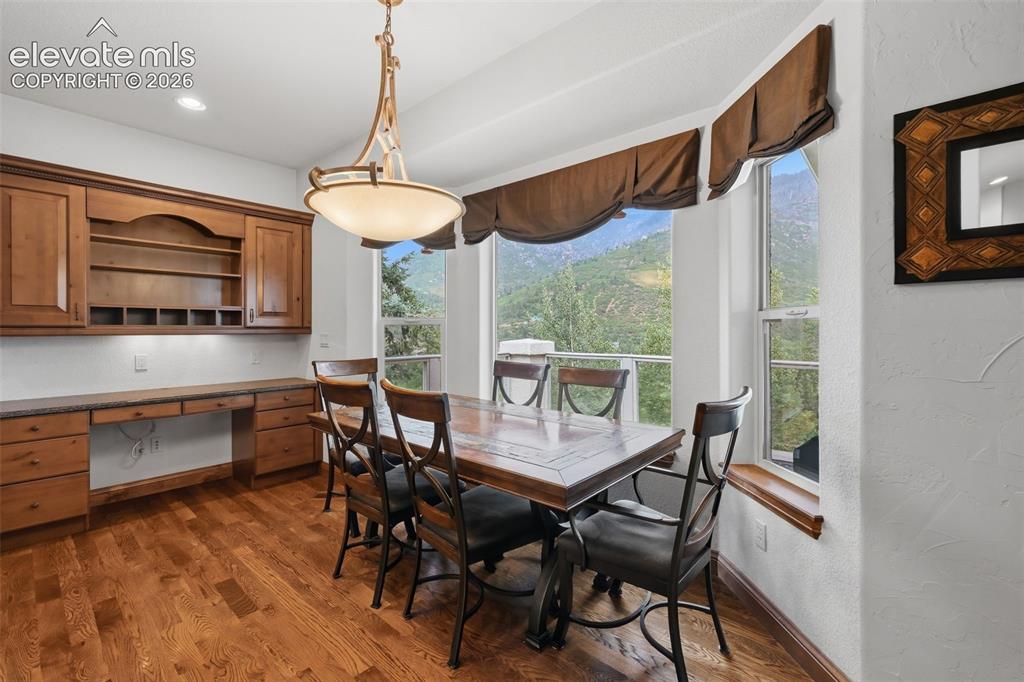 Image 19 of 50: Dining Area