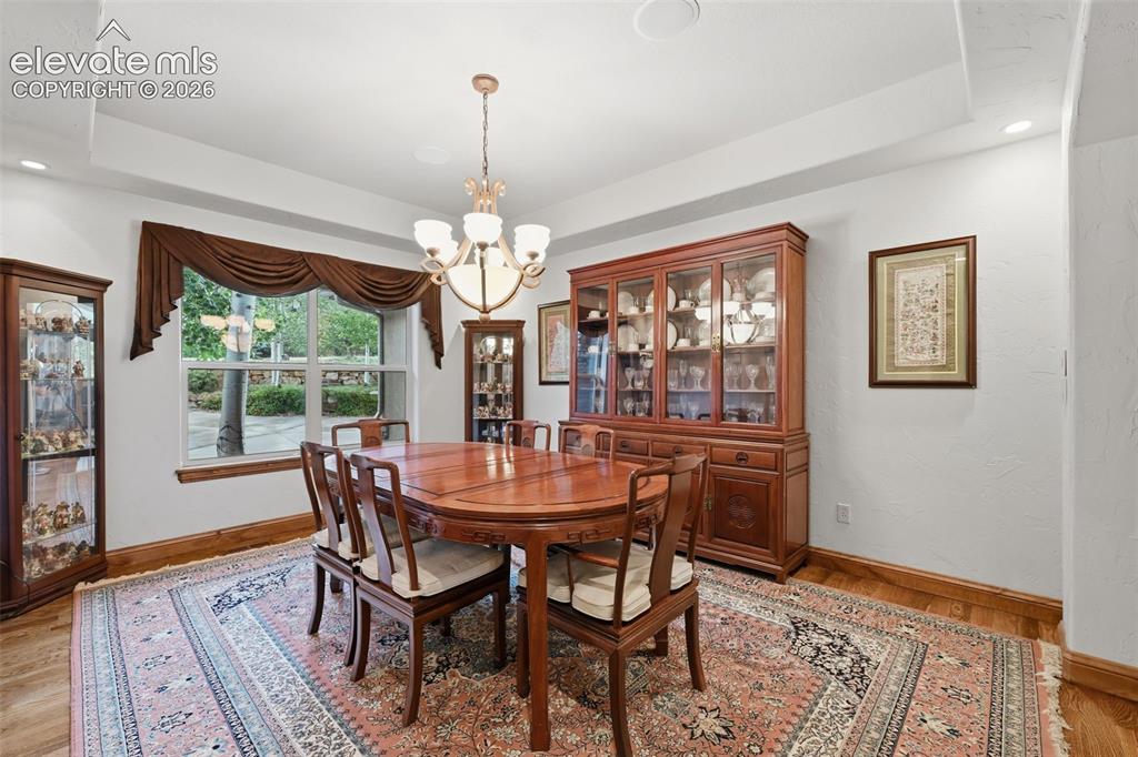 Image 9 of 50: Dining Area