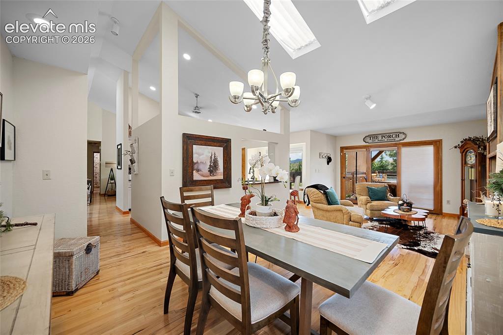 Image 12 of 50: Dining Area