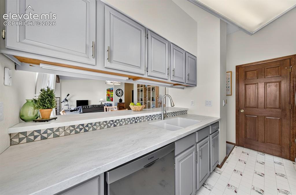 Image 15 of 29: Kitchen