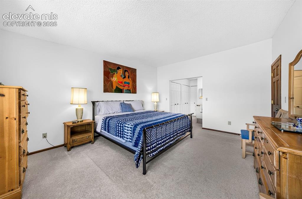Image 17 of 29: Bedroom