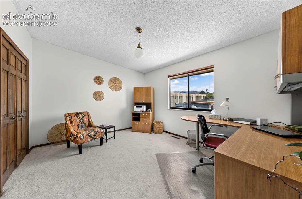 Image 19 of 29: Office