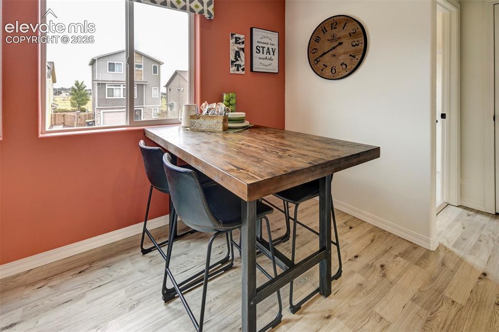 Image 9 of 31: Dining Area