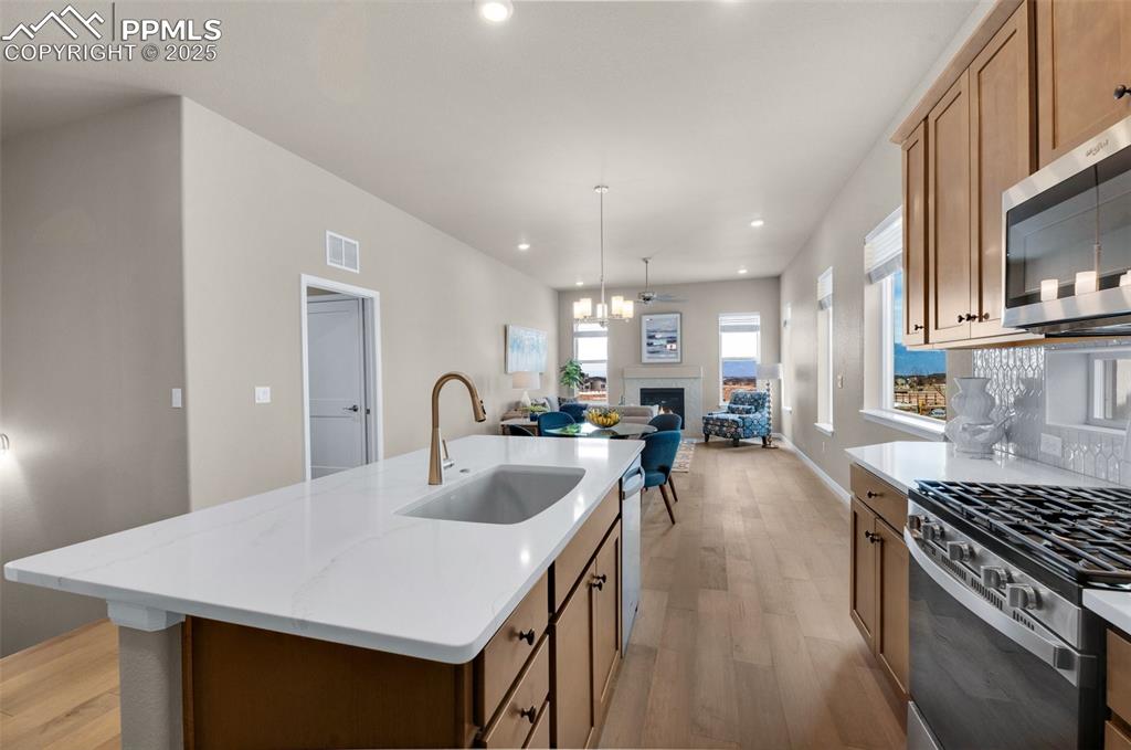 Image 10 of 46: Kitchen