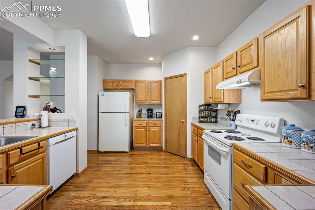 Image 11 of 43: Kitchen