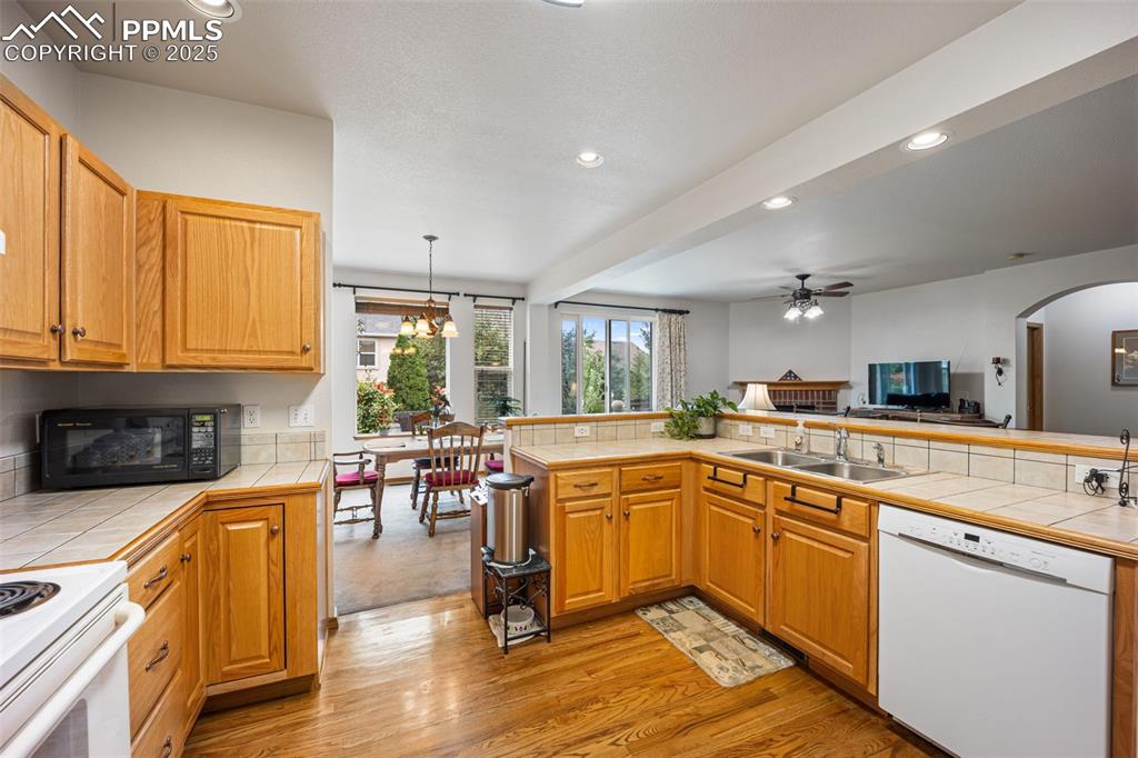 Image 13 of 43: Kitchen