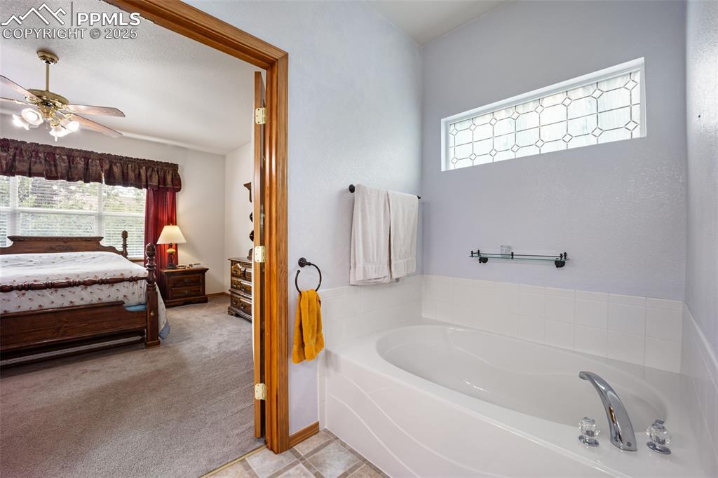 Image 21 of 43: Bathroom