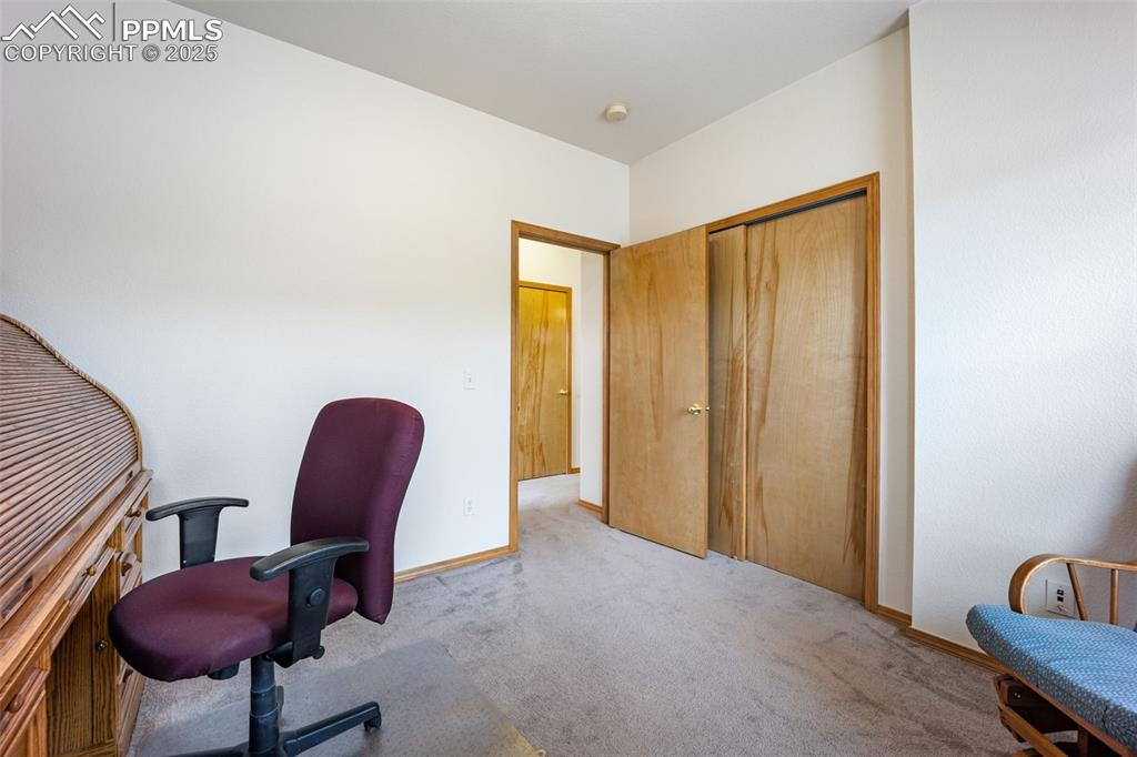 Image 23 of 43: Office