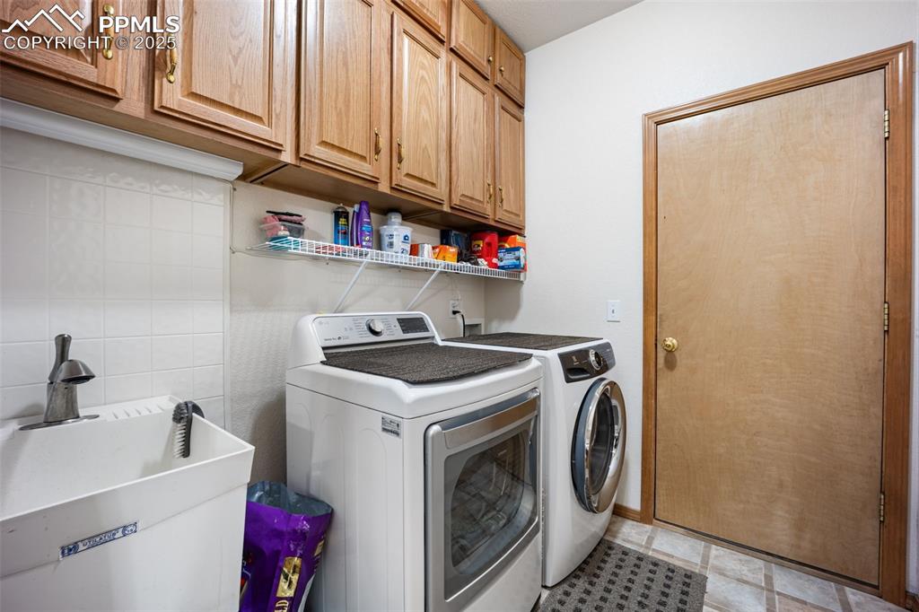 Image 26 of 43: Laundry