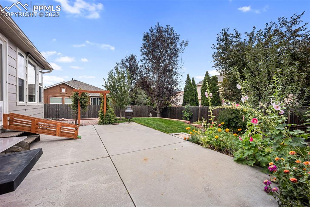 Image 36 of 43: Patio