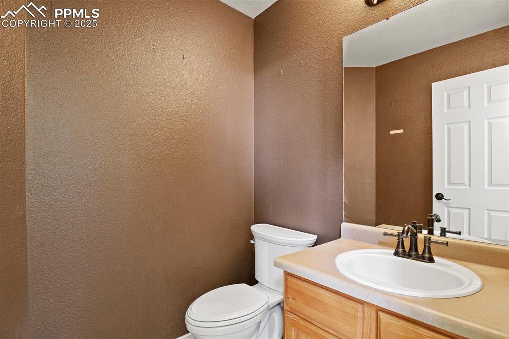 Image 7 of 32: 1/2 bath