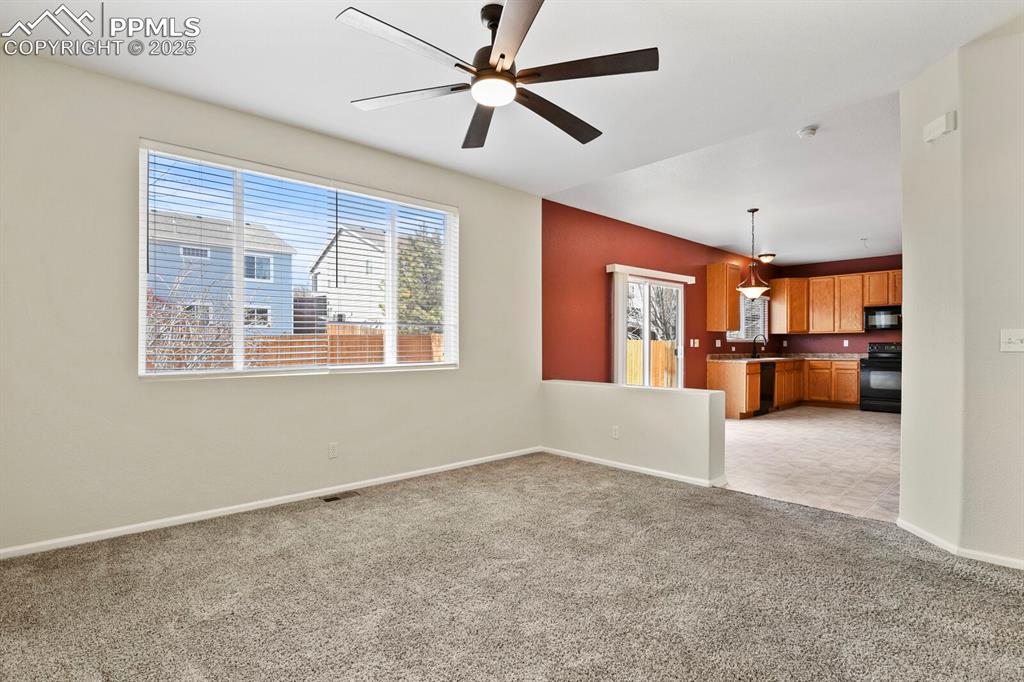 Image 9 of 32: Family Room