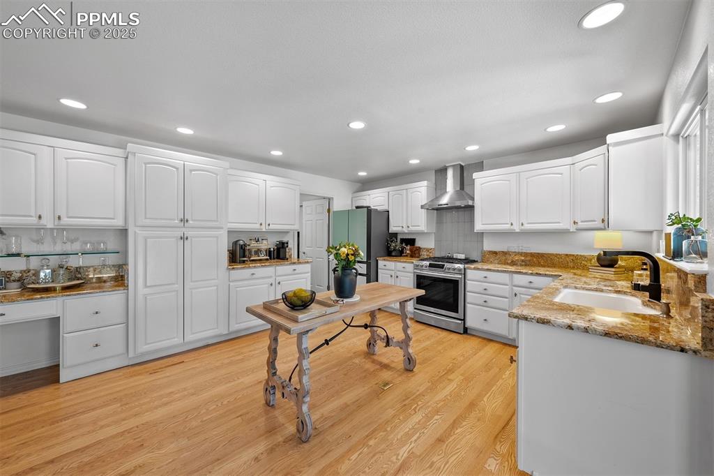 Image 6 of 30: Spacious kitchen with planning nook and granite countertops.