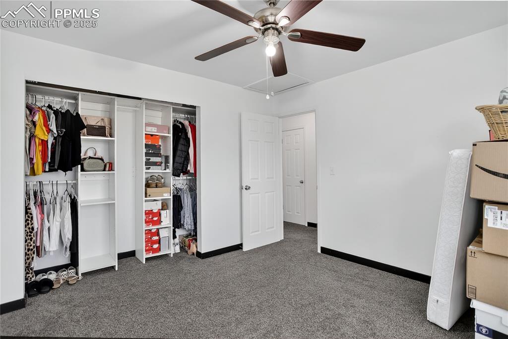 Image 8 of 15: Bedroom