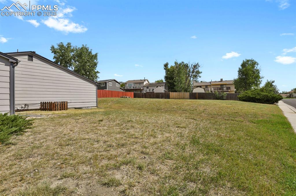 Image 18 of 48: Yard