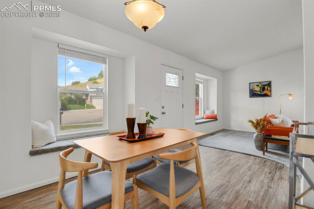 Image 23 of 48: Dining Area