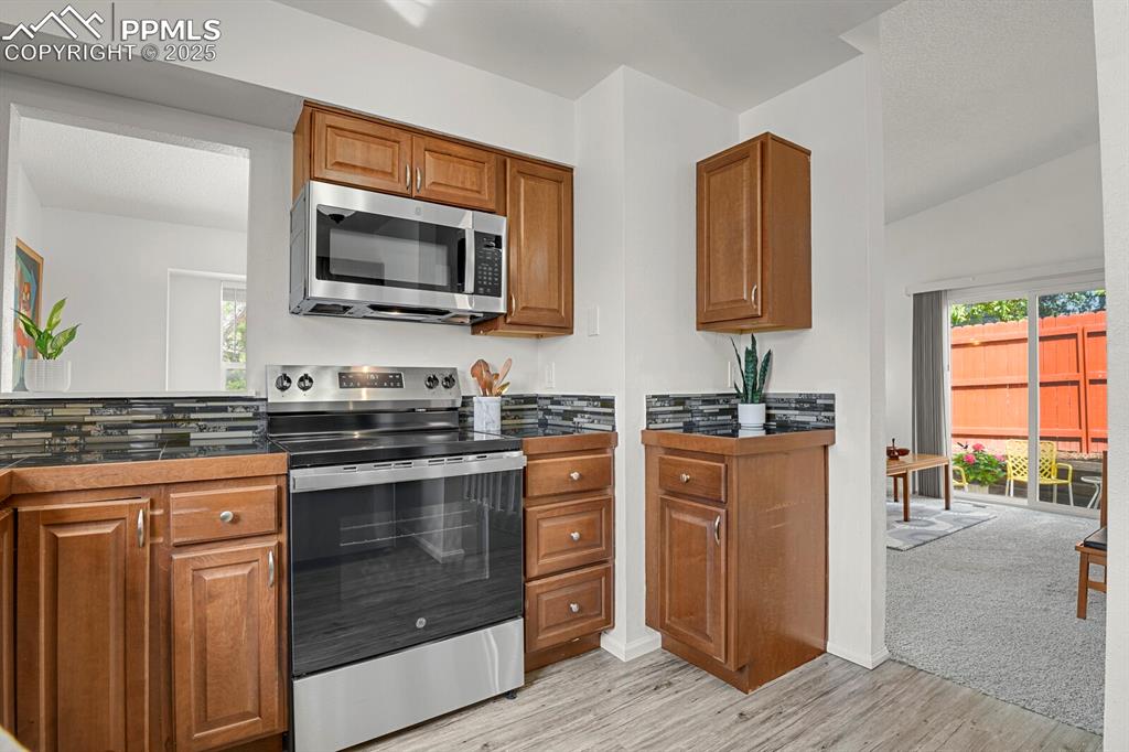 Image 30 of 48: Kitchen