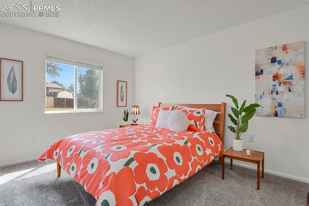 Image 32 of 48: Bedroom