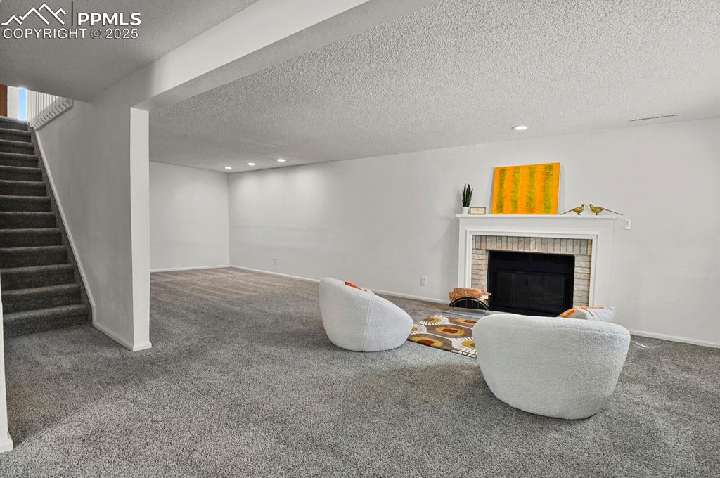 Image 39 of 48: Family Room