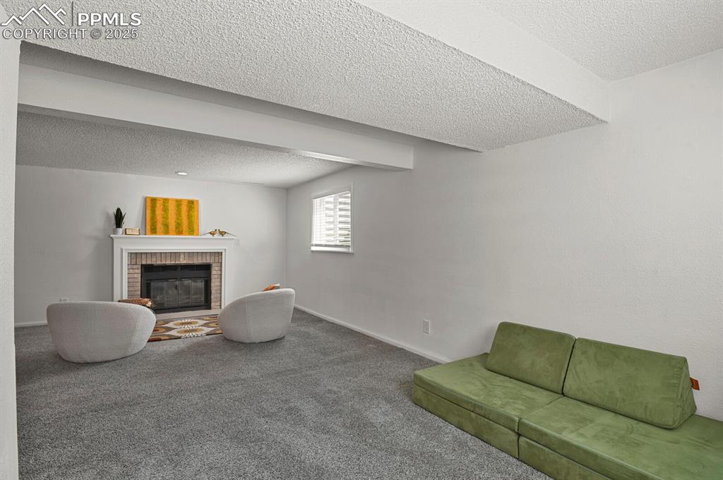 Image 40 of 48: Family Room