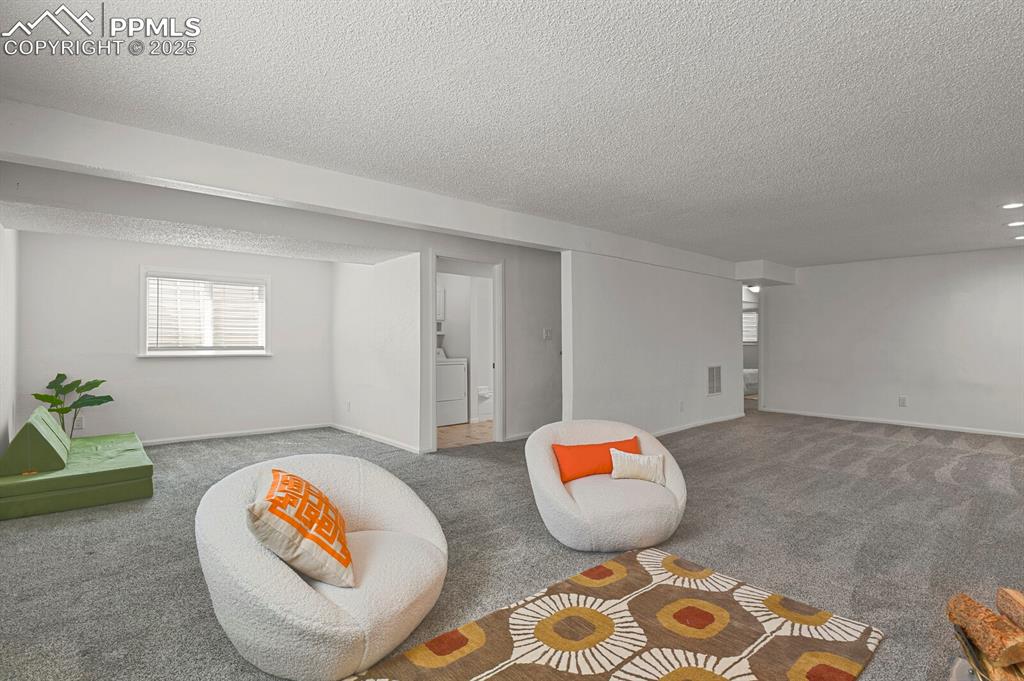 Image 41 of 48: Family Room