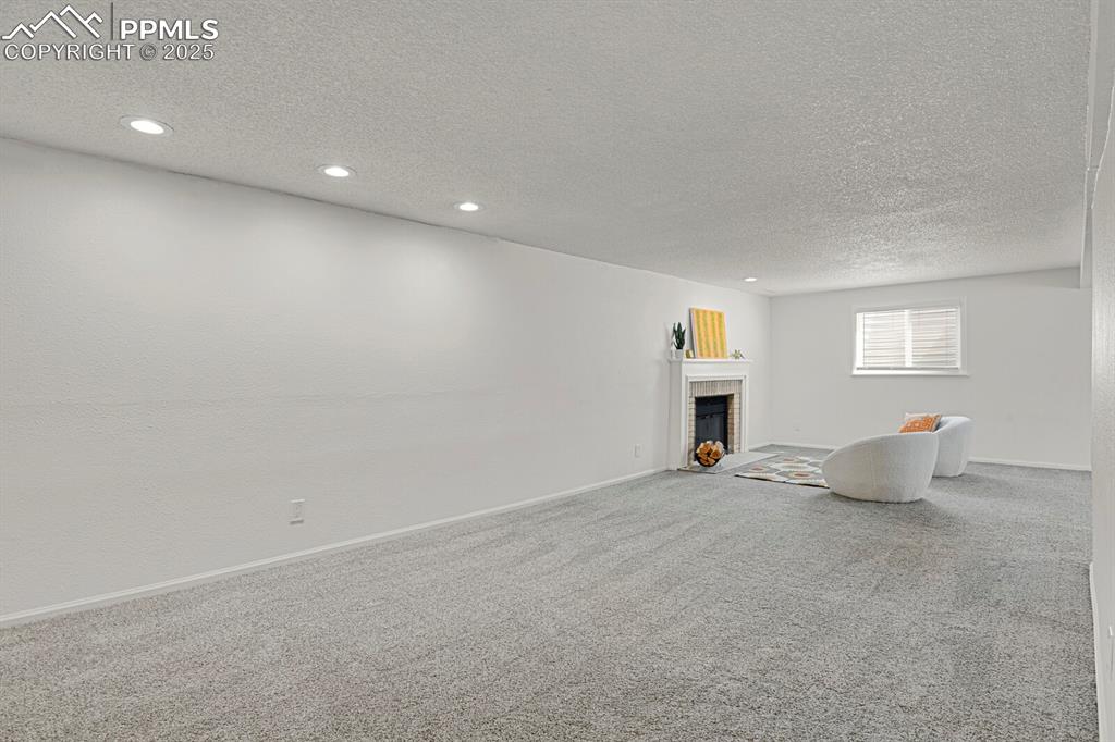 Image 42 of 48: Family Room