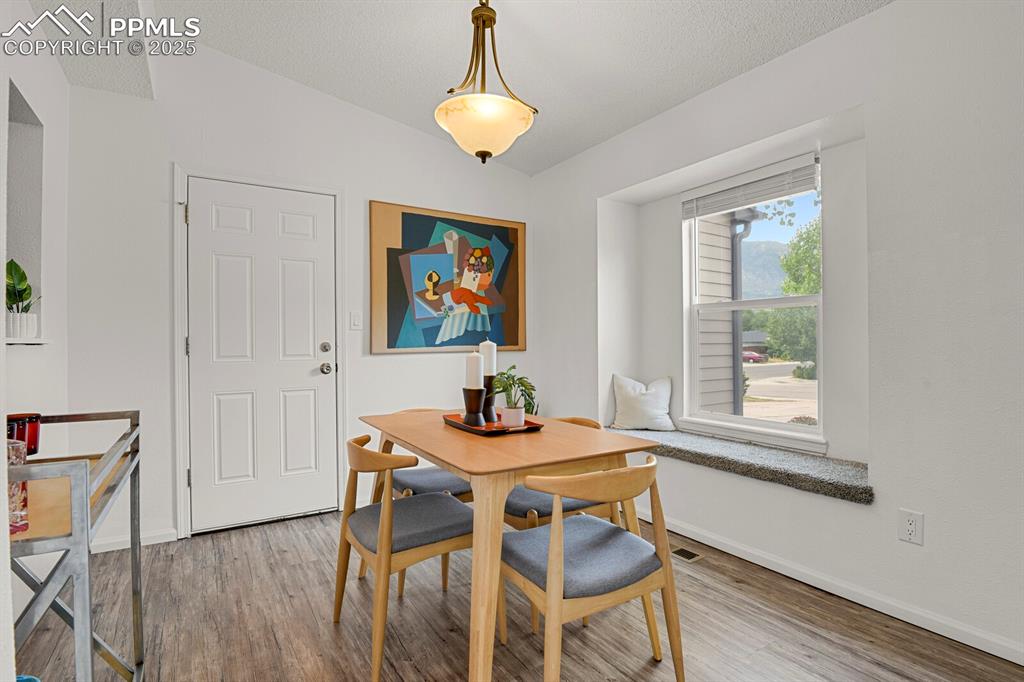 Image 5 of 48: Dining Area