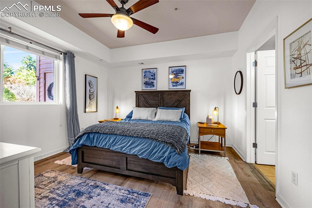 Image 18 of 33: Bedroom