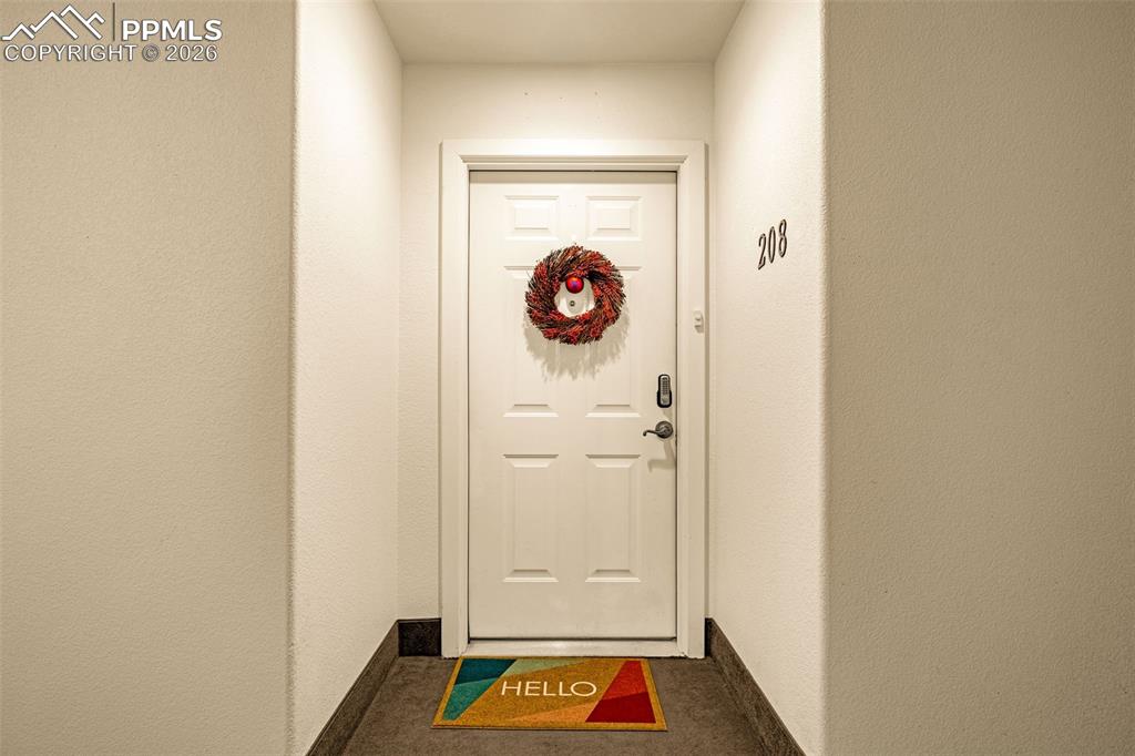 Image 26 of 33: Entry