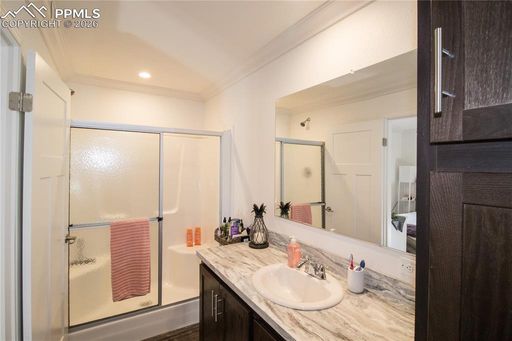Image 15 of 21: Bathroom