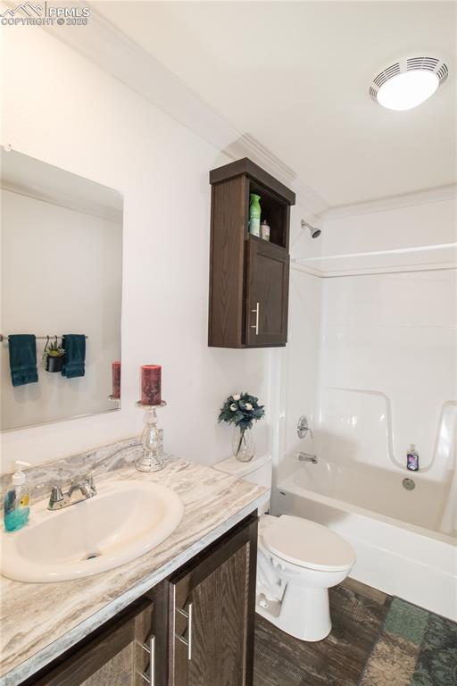 Image 16 of 21: Bathroom