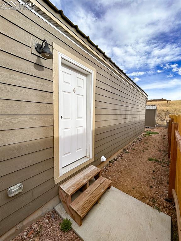 Image 19 of 21: Entry