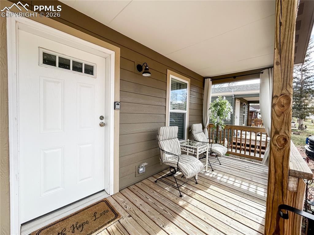 Image 2 of 21: Deck