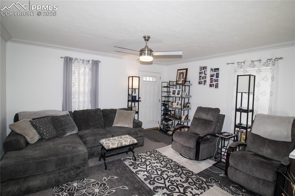 Image 4 of 21: Living Room
