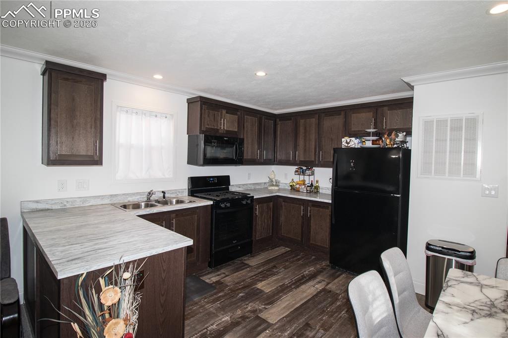 Image 6 of 21: Kitchen