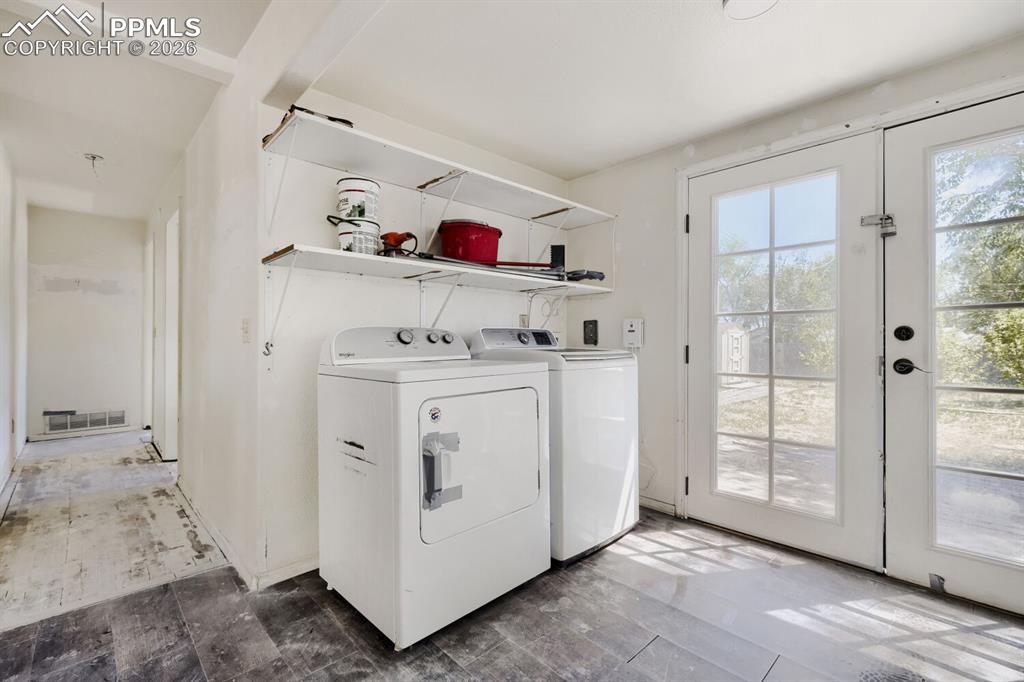 Image 15 of 17: Laundry