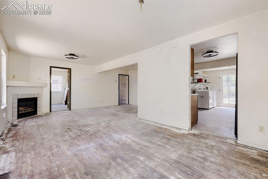 Image 4 of 17: Living Room