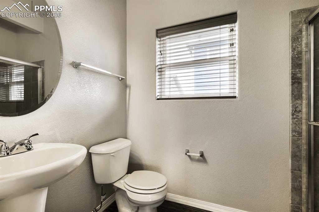 Image 13 of 17: Bathroom