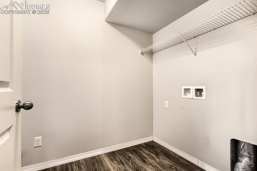 Image 16 of 17: Laundry